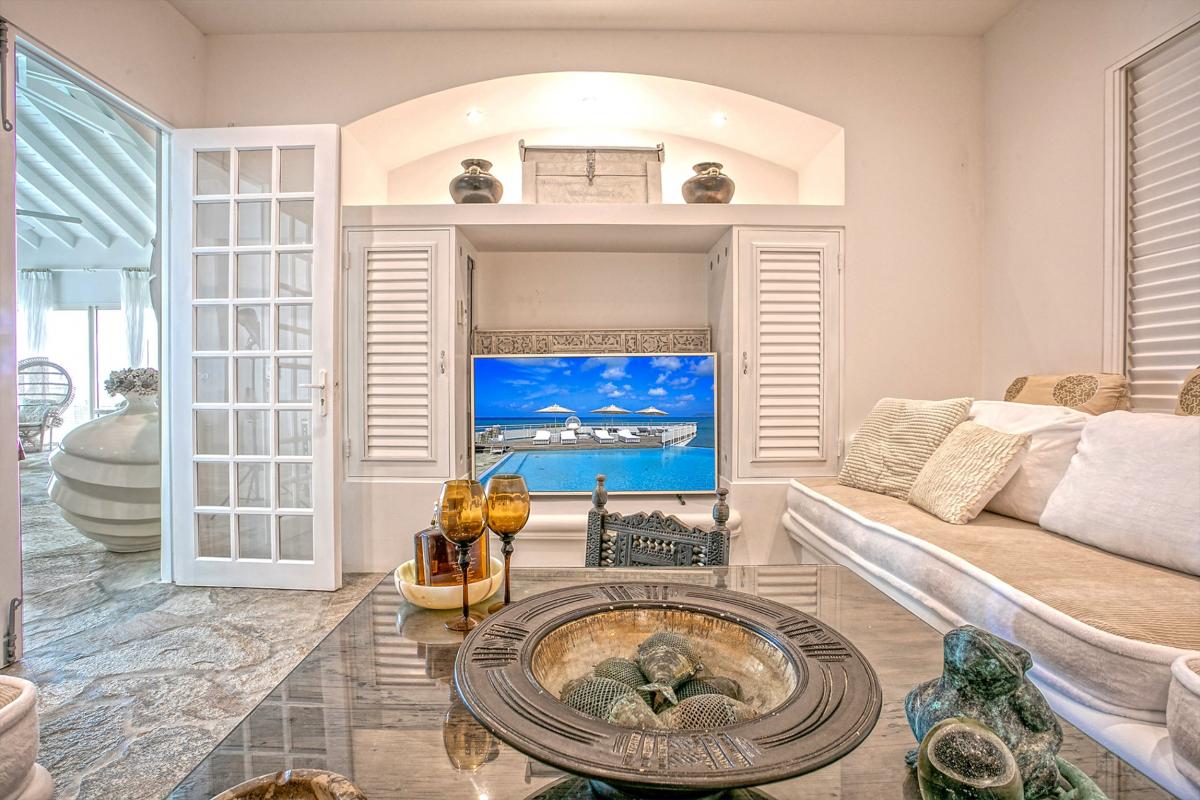 St Martin beachfront luxury villa rental - The TV room